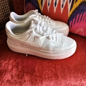 Size 7 W next to new!